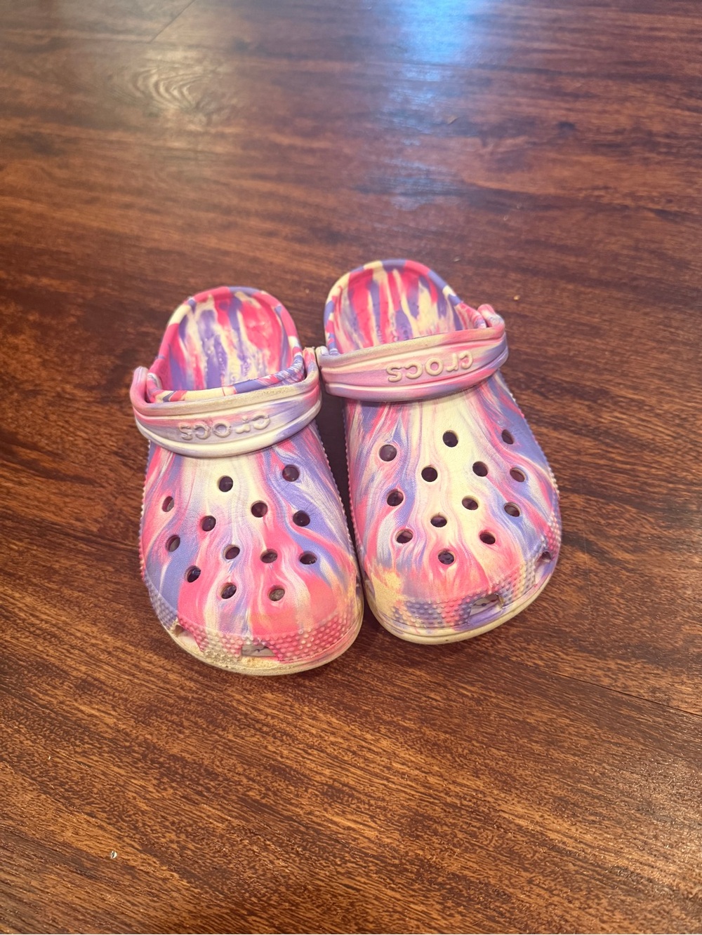CROCS Kids Tie-Dye Pattern Clogs in Pink, Purple, White